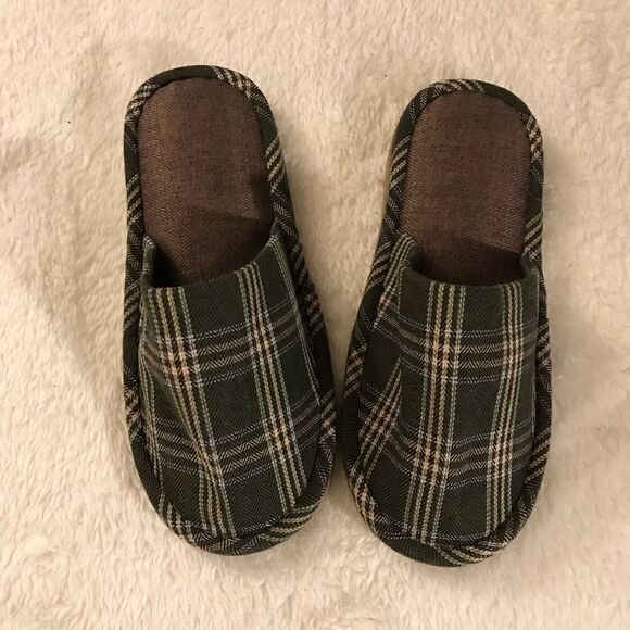 : : NEW Comfy Plaid Slippers : : - Picture 8 of 9